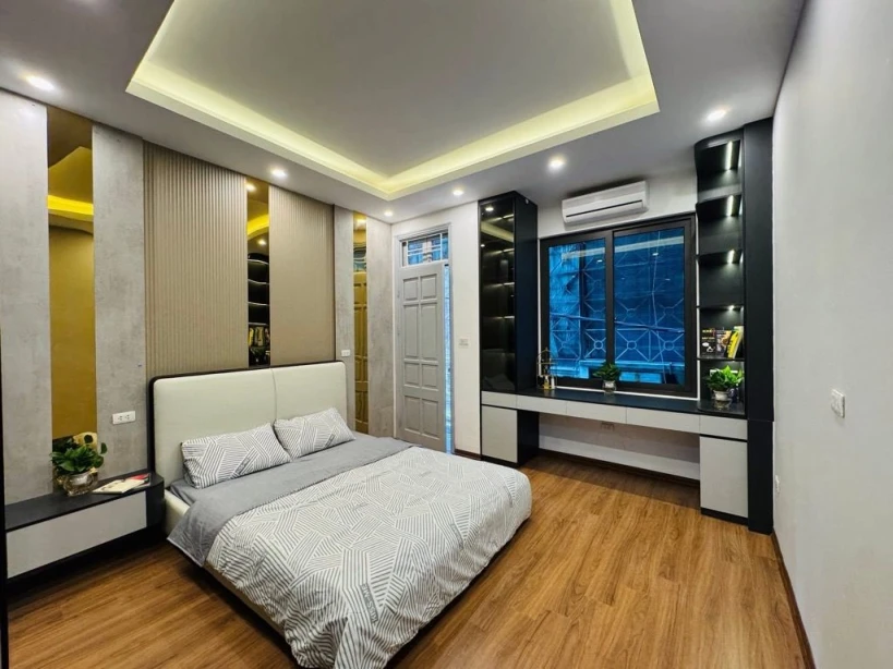 Bán nhà hoàng mai 5 tầng long lanh ngõ thông kinh doanh nhỏ