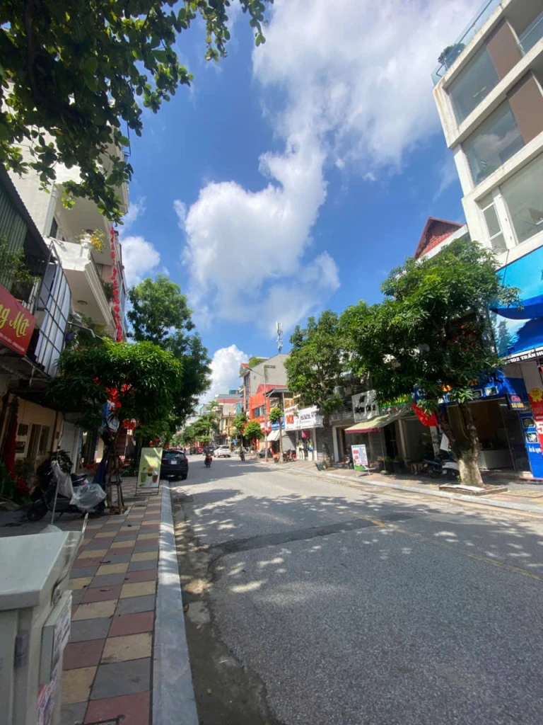 chủ cần bán nhà mặt phố trần hưng đạo, nhà 2 tầng cũ, giá rẻ nhất khu vực 1 chiều sầm uất, giá 6,x tỷ,