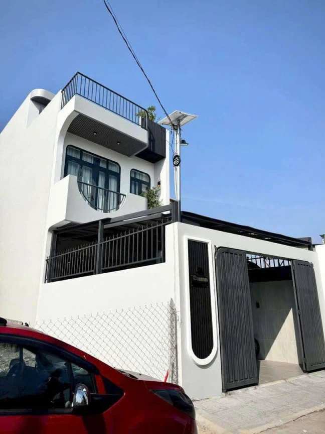 NGỘP NGÂN HÀNG NÊN CHỦ GỬI BÁN GẤP CĂN NHÀ LẦU  MỚI HOÀN THIỆN 100M2 CHỈ 750TR.