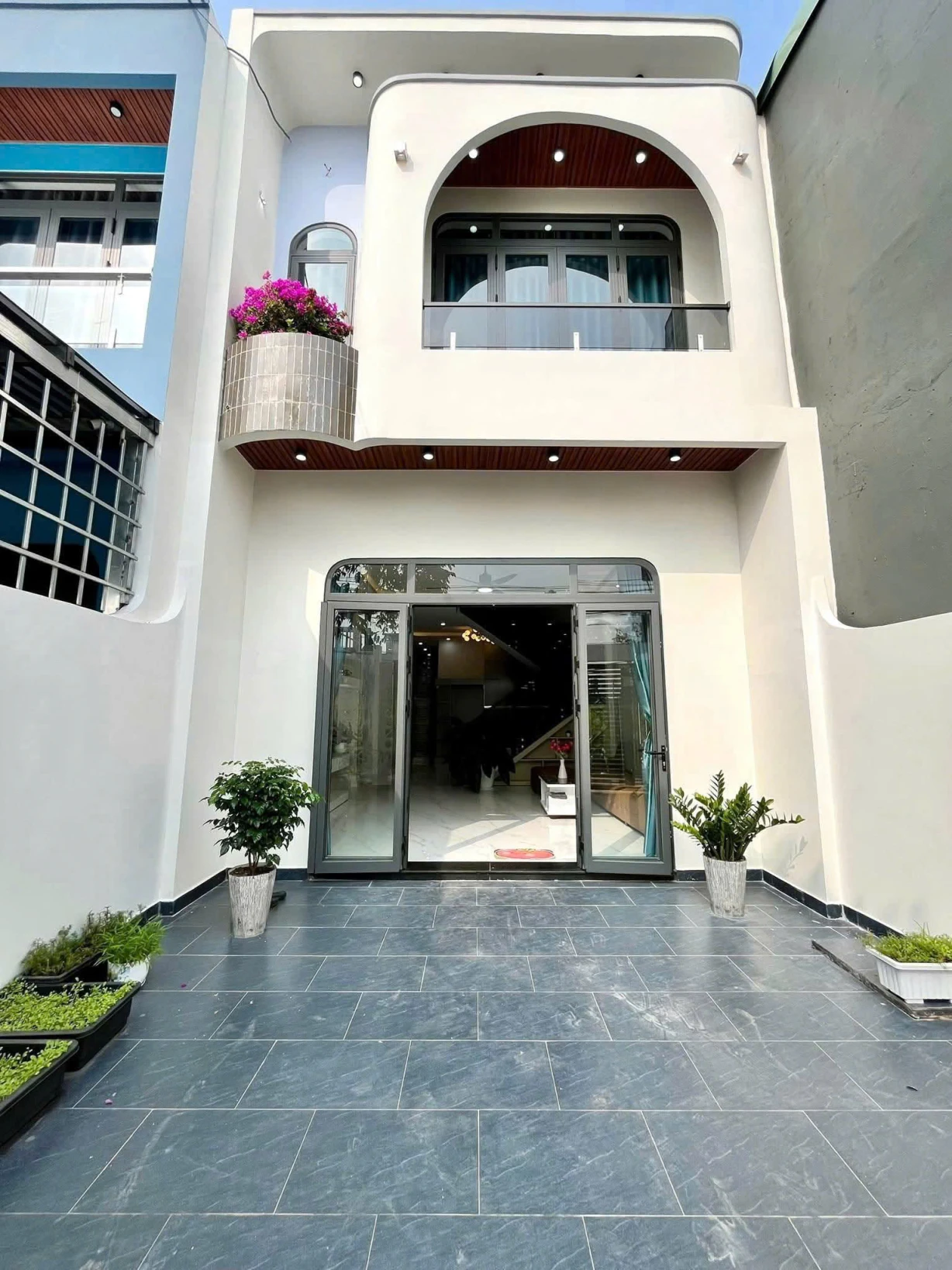 Chủ Ngộp Hạ Giá 300 Triệu, Bán Nhà 2 Lầu Mới Xây Cực Đẹp Gần Trạm Thu Phí Bửu Long