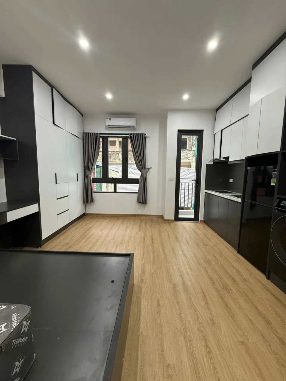 BÁN TOÀ CĂN HỘ DỊCH VỤ ĐÊ LA THÀNH 58m2 MẶT TIỀN 4,6m 6 TẦNG HƠN 12 TỶ THANG MÁY MỚI KÍNH KOONG – SẴN DÒNG TIỀN