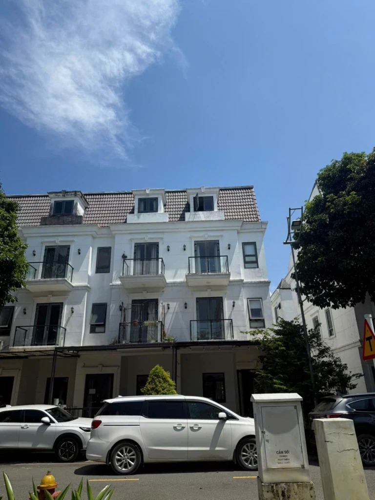 Chính chủ cần bán nhà phố Sim City Q9