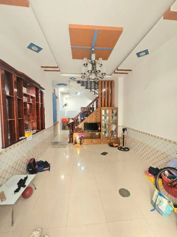 TRUNG TÂM TRƯỜNG THỌ - NHÀ 3 TẦNG 4PN RỘNG RẢI - ĐẦY ĐỦ CÔNG NĂNG - KHU DÂN TRÍ CAO - OTO NGỦ TRONG NHÀ
PHƯỜNG THỦ ĐỨC