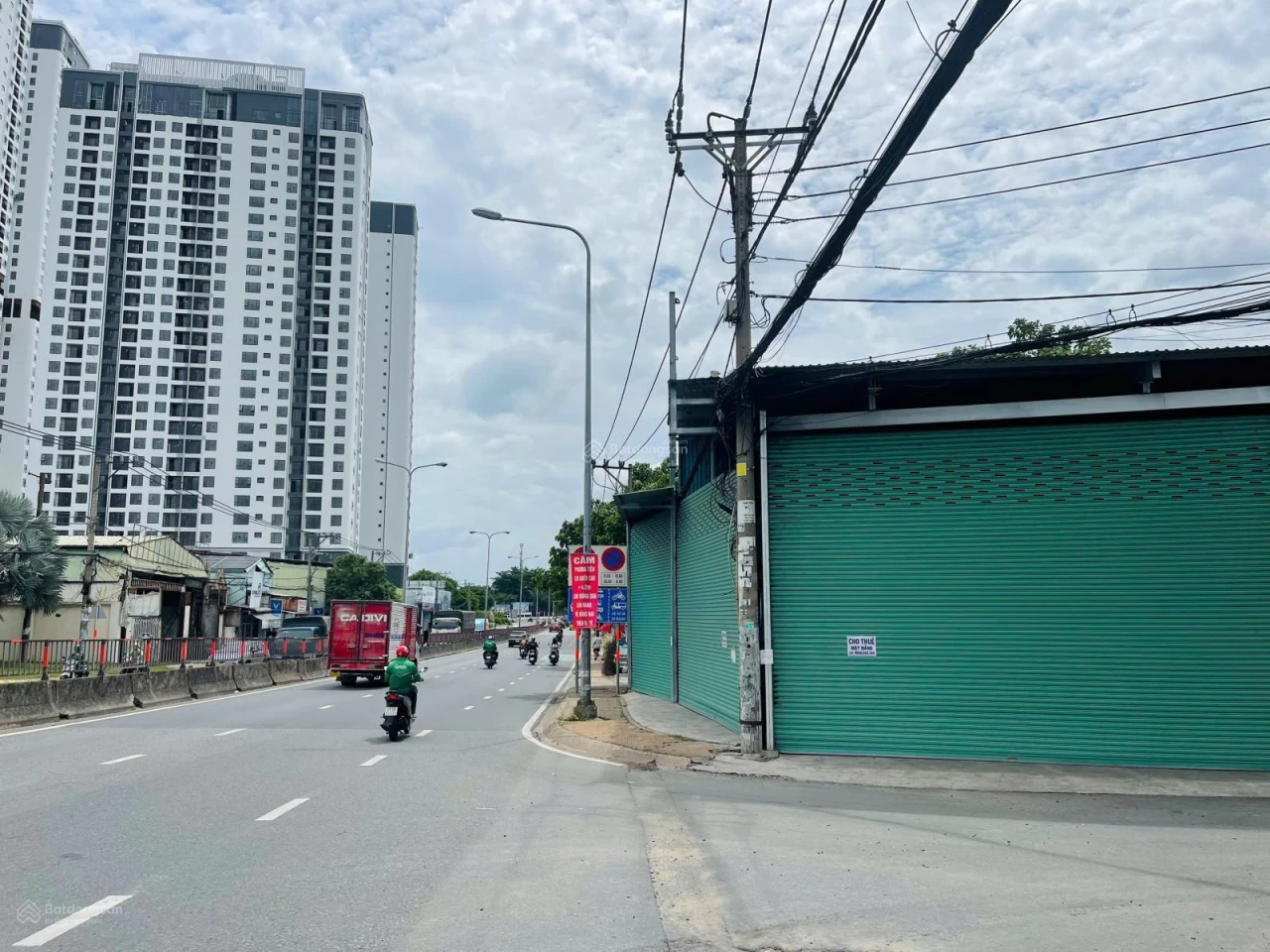Cho thuê mặt bằng góc 2 mặt tiền QL1K - Linh Xuân đối diện Bệnh viện Hoàn Mỹ ngay trung tâm Thủ Đức