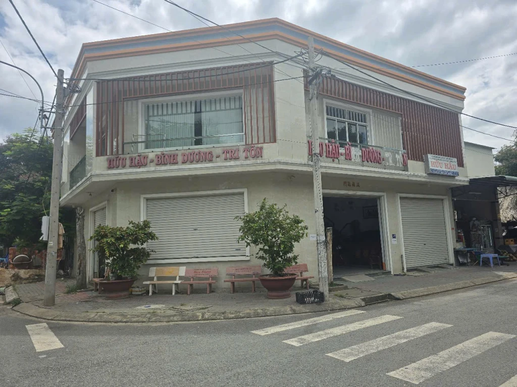 CHUYỂN NHƯỢNG HỆ SINH THÁI VẬN TẢI & CÂY XĂNG Cây xăng dt 25000m2 và trạm điều hành bd gần 200m2