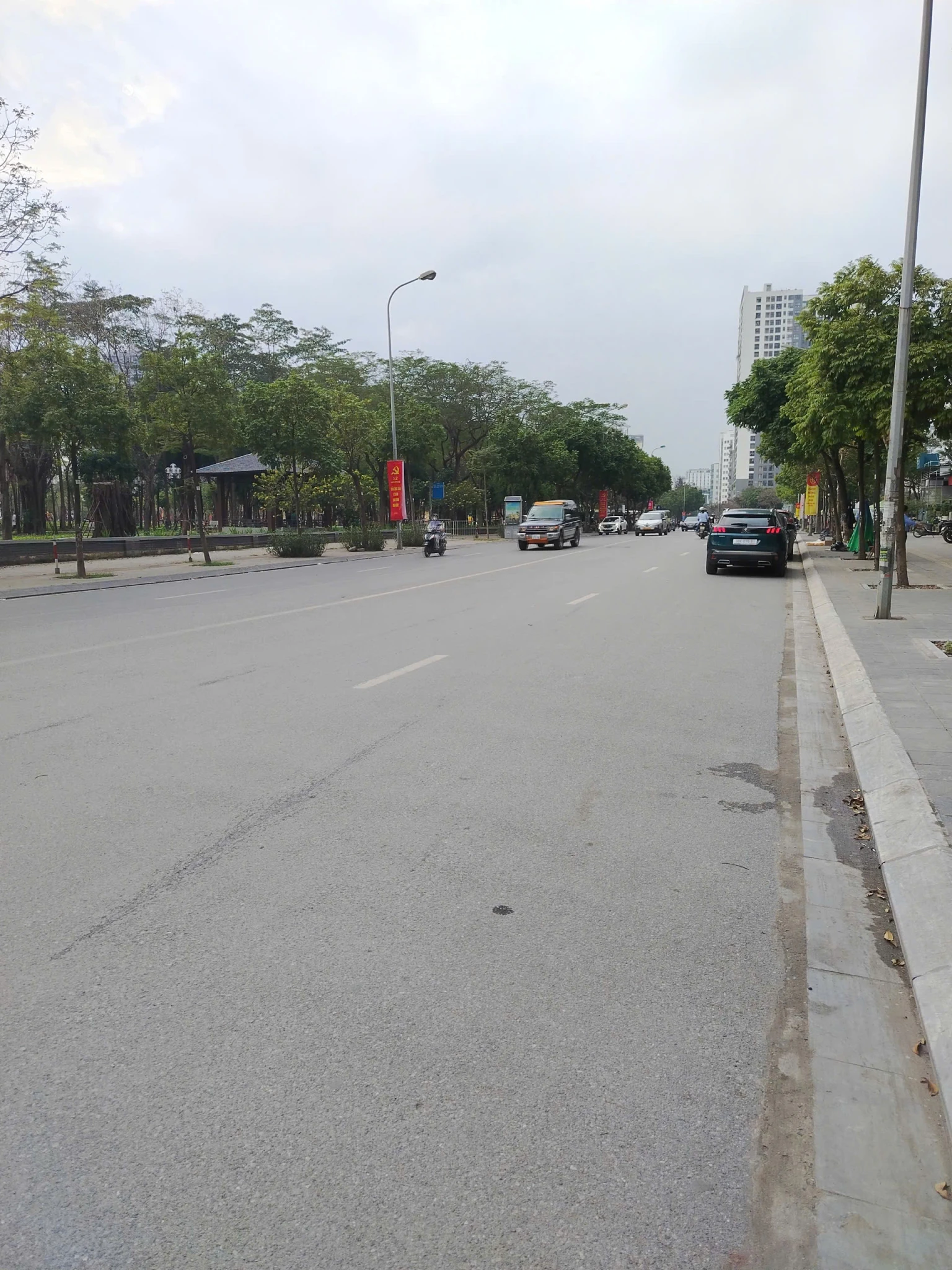 Siêu phẩm phố công nghệ Duy Tân 35m2  6 tầng hiện đại giá 11.x tỷ ngõ nông dân trí cao