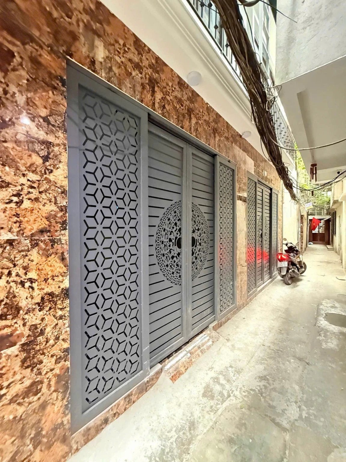 Nhà Cầu Giấy 42m2 5 tầng gần phố lớn sát trường điểm giá  chỉ 10 tỷ