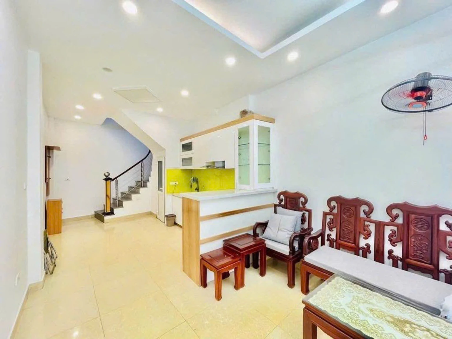 Bán nhà Xuân Thủy 38m2 5 tầng sát ĐH Quốc Gia ngõ thông sát phố