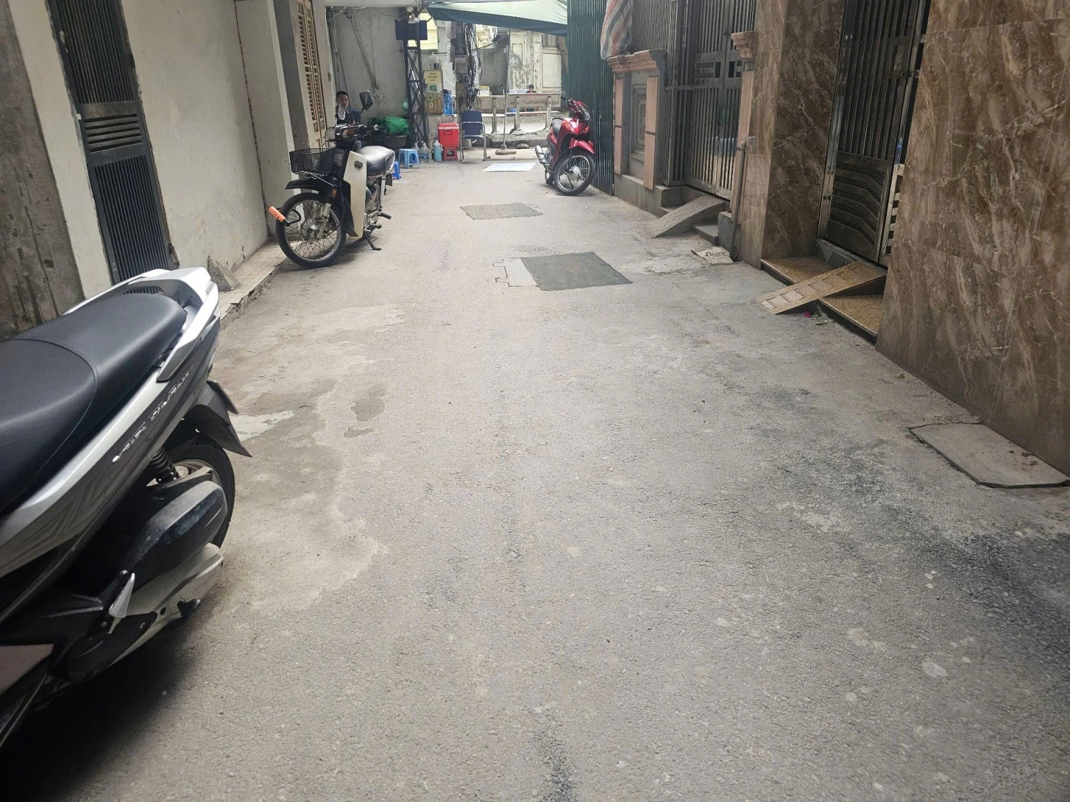 Bán nhà Nguyễn Văn Huyên 50m2, sát công viên Nghĩa Đô, vị trí hiếm