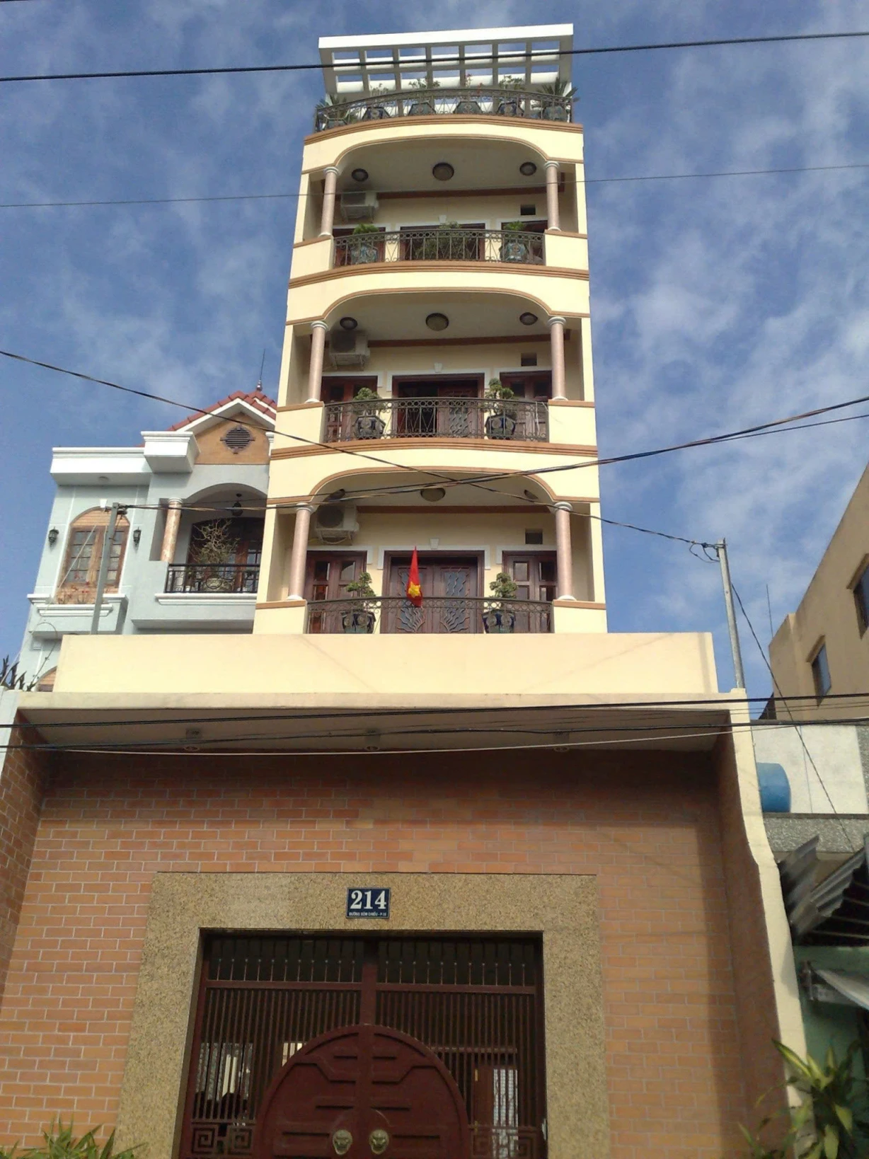 BÁN NHÀ MẶT TIỀN XÓM CHIẾU – KHÁNH HỘI, TP.HCM