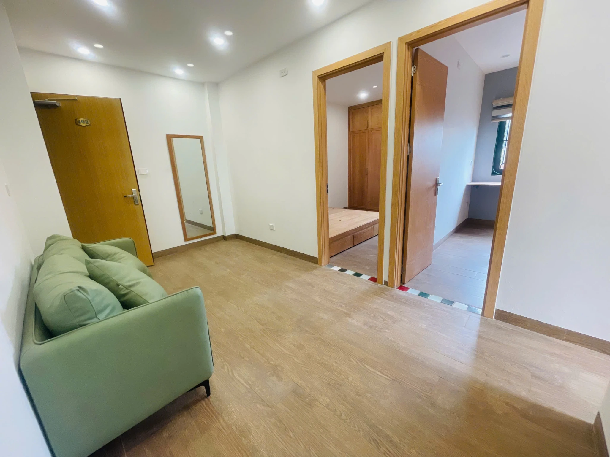 CHO THUÊ CĂN HỘ CAO CẤP – NỘI THẤT FULL – VIEW HỒ LINH QUANH