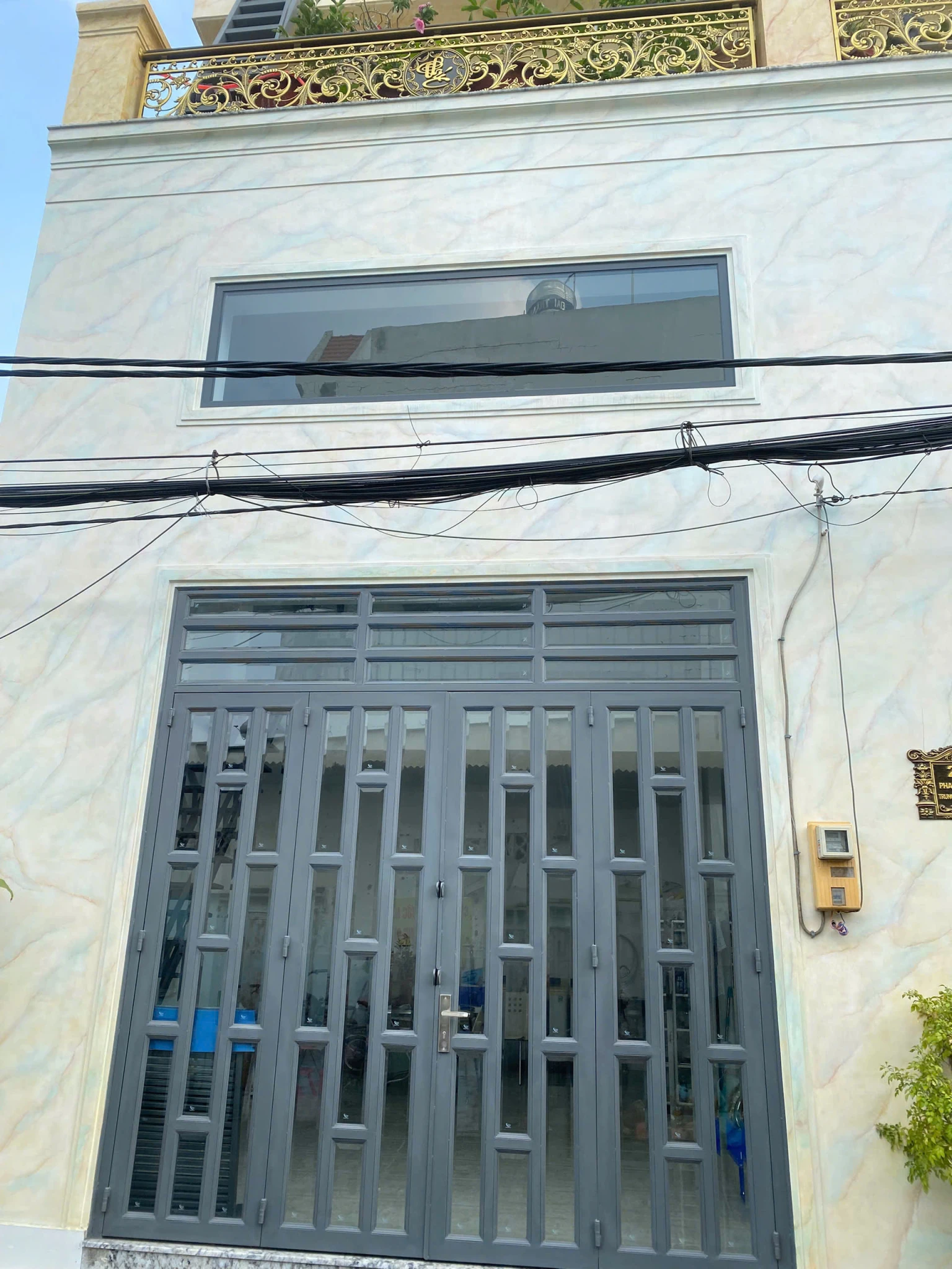 Nhà mới xây cho thuê, thiết kế hiện đại, sạch sẽ, dọn vào ở ngay.