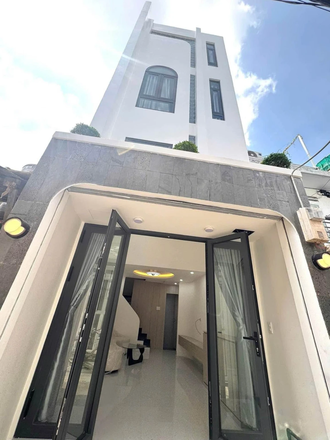 KHU VIP GÒ VẤP - THỐNG NHẤT-  NGAY NGUYỄN VĂN LƯỢNG - PHAN VĂN TRỊ - 4 TẦNG MỚI ĐỒ SỘ -  HĐ THUÊ 9TR/ THÁNG - CHỈ NHĨNH 4 TỶ