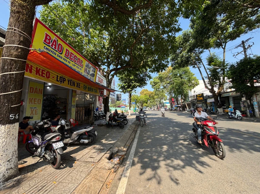 Bán nhà mặt tiền đường Nguyễn Trung Trực, vị trí đắc địa, kinh doanh sầm uất, giao thông thuận tiện