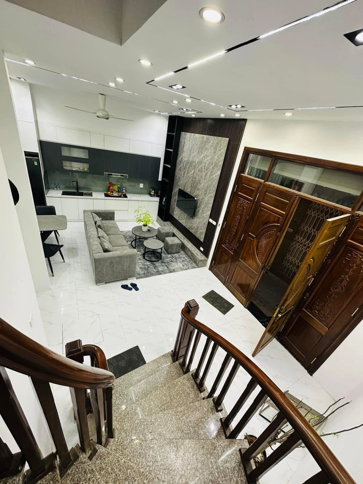 CHỈ 5.6 TỶ CÓ NHÀ LÔ GÓC PHÚC LỢI - 4 TẦNG Ở NGAY - SÁT VINHOMES RIVERSIDE