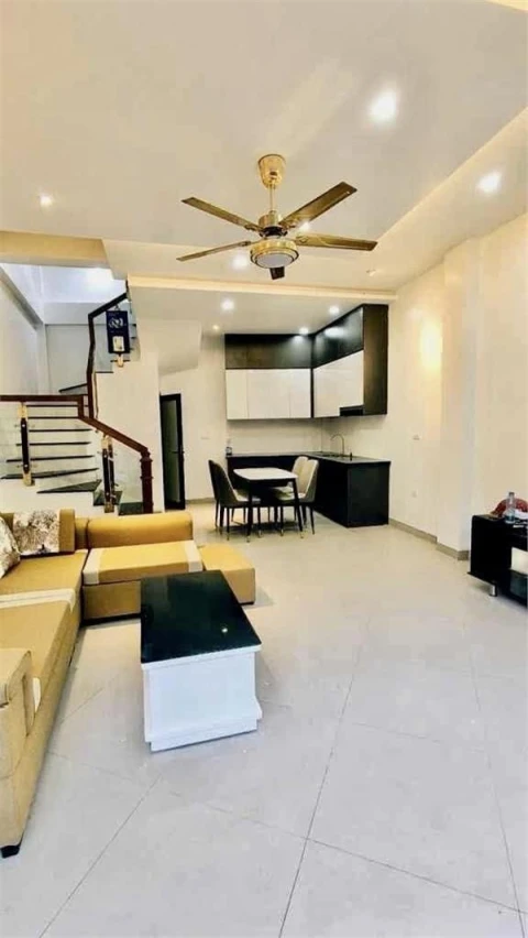 BÁN GẤP NHÀ THẠCH BÀN  NỘI THẤT ĐẸP MỚI Ô TÔ ĐỖ NGÀY ĐÊM NGAY SÁT NHÀ HƠN 6 TỶ