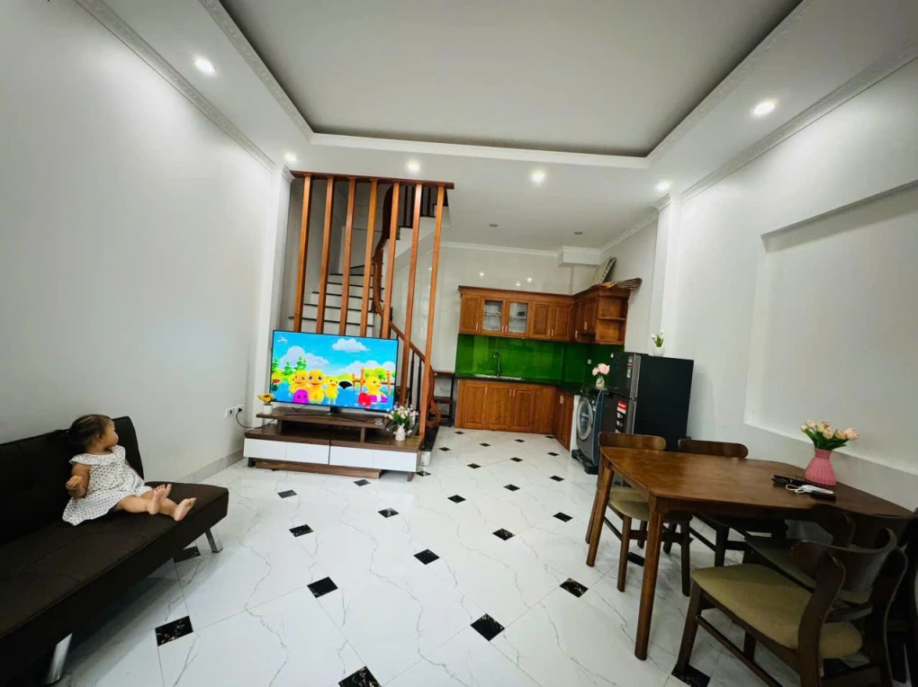 💥 💥 💥 💥 BÁN NHÀ THẠCH BÀN LONG BIÊN 5.5 TỶ 5 TẦNG SÁT CHUNG CƯ CT THẠCH BÀN HÀNG XÓM QUÂN ĐỘI