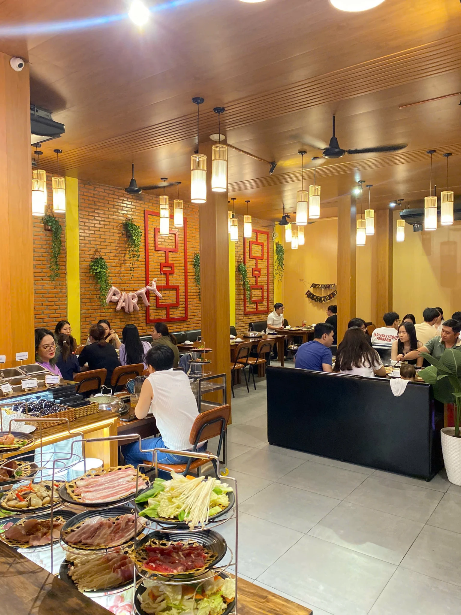 CHO THUÊ LẦU 1 và SÂN THƯỢNG 46 TRƯỜNG SƠN, TÂN BÌNH  HOẶC THUÊ NGUYÊN CĂN