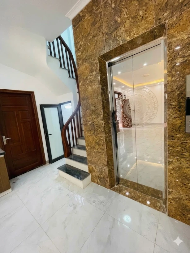 Nhà mới Phú Thượng - Tây Hồ - Thang máy xịn – Sát ô tô – Ở sướng, dân trí cao - Giá 9.6 Tỷ