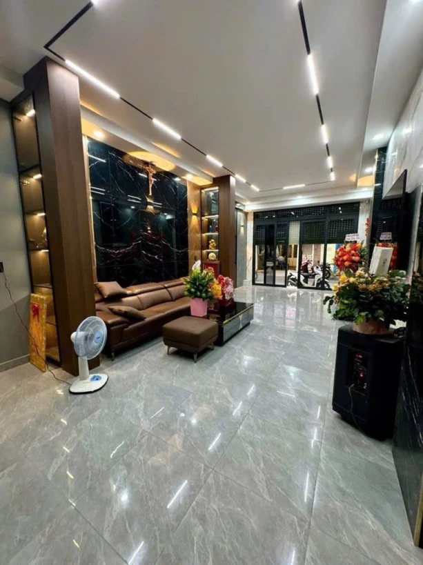 GIÁ 8 TỶ HƠN CÓ NGAY NHÀ MỚI TINH Ở NGAY LẠC LONG QUÂN,P8,TÂN BÌNH. HẺM 8M THÔNG RA THÀNH MỸ,VÀI BƯỚC CHÂN RA ĐÔNG HỒ....NGANG LỚN 4.5M X 11M,