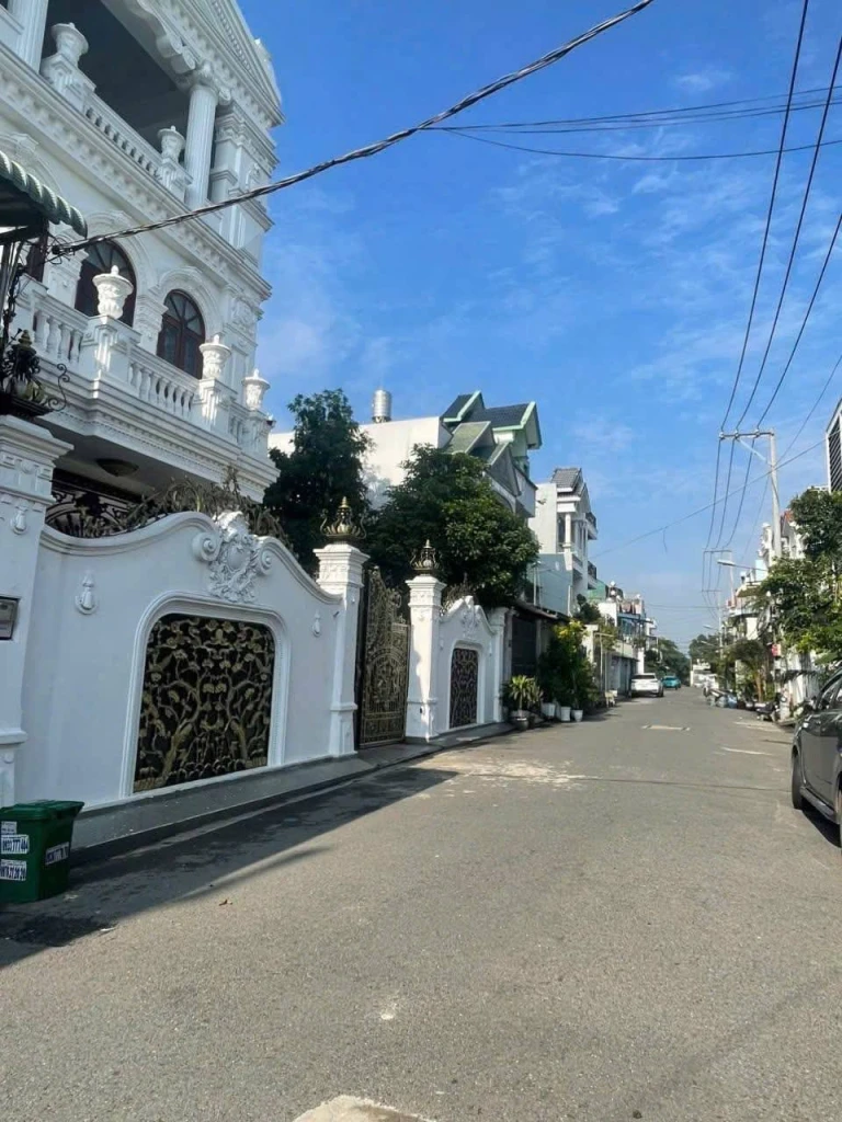 Ngay chợ Tân Hương, ngang 6m 5 tầng BTCT chỉ 11 tỷ