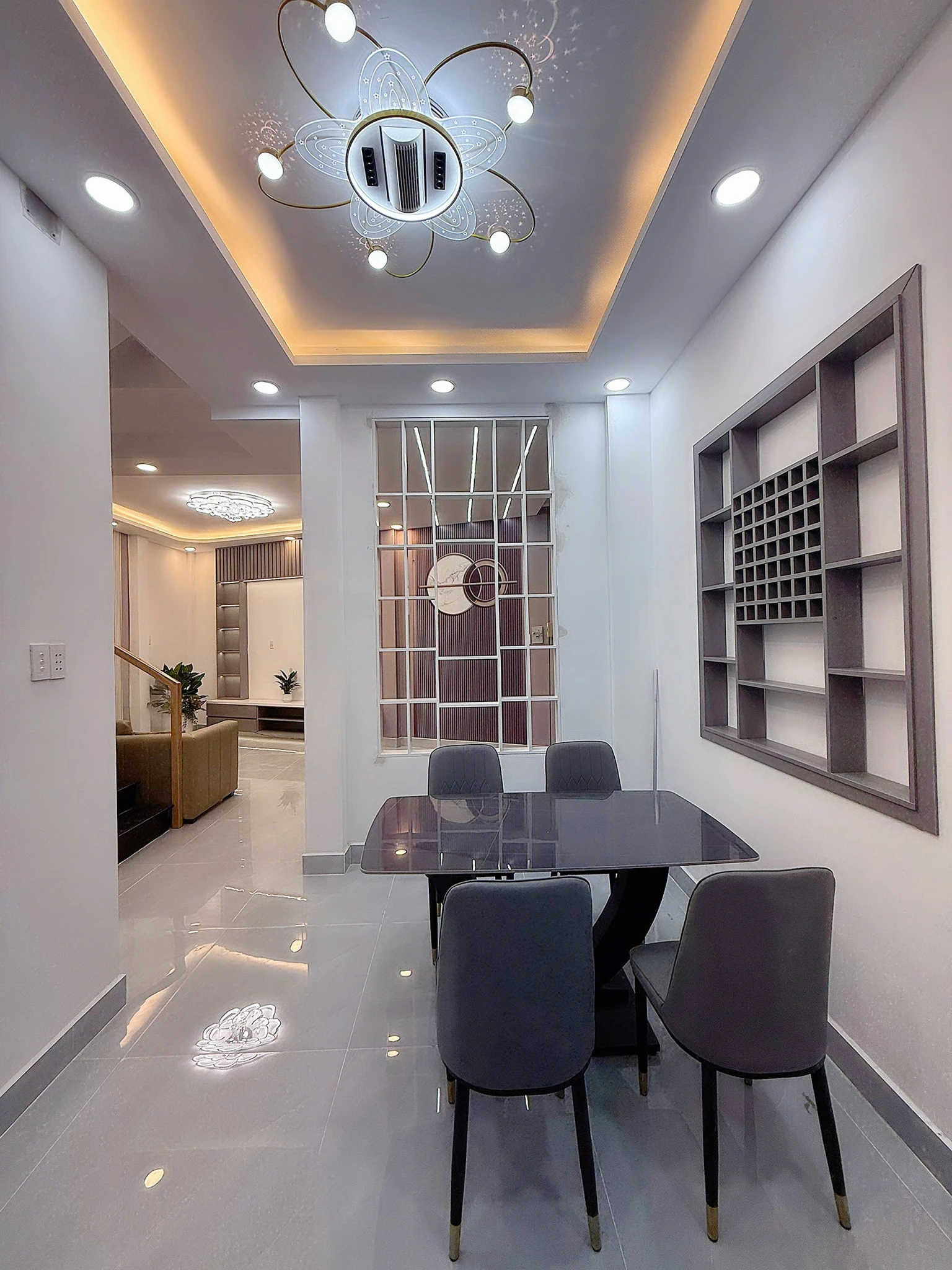 CCG CHỈ 3,4 TỶ NHÀ ĐẸP TRUNG TÂM THỊ TRẤN HÓC MÔN