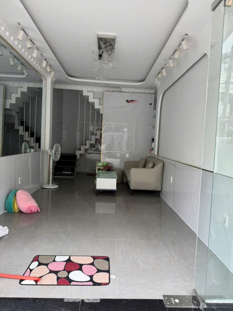 NHÀ NHỎ XINH XINH MẶT TIỀN ĐƯỜNG SỐ TÂN QUY ,QUẬN 7,KINH DOANH BUÔN BÁN ,ĐANG CÓ HĐ THUÊ 19TR/THÁNG