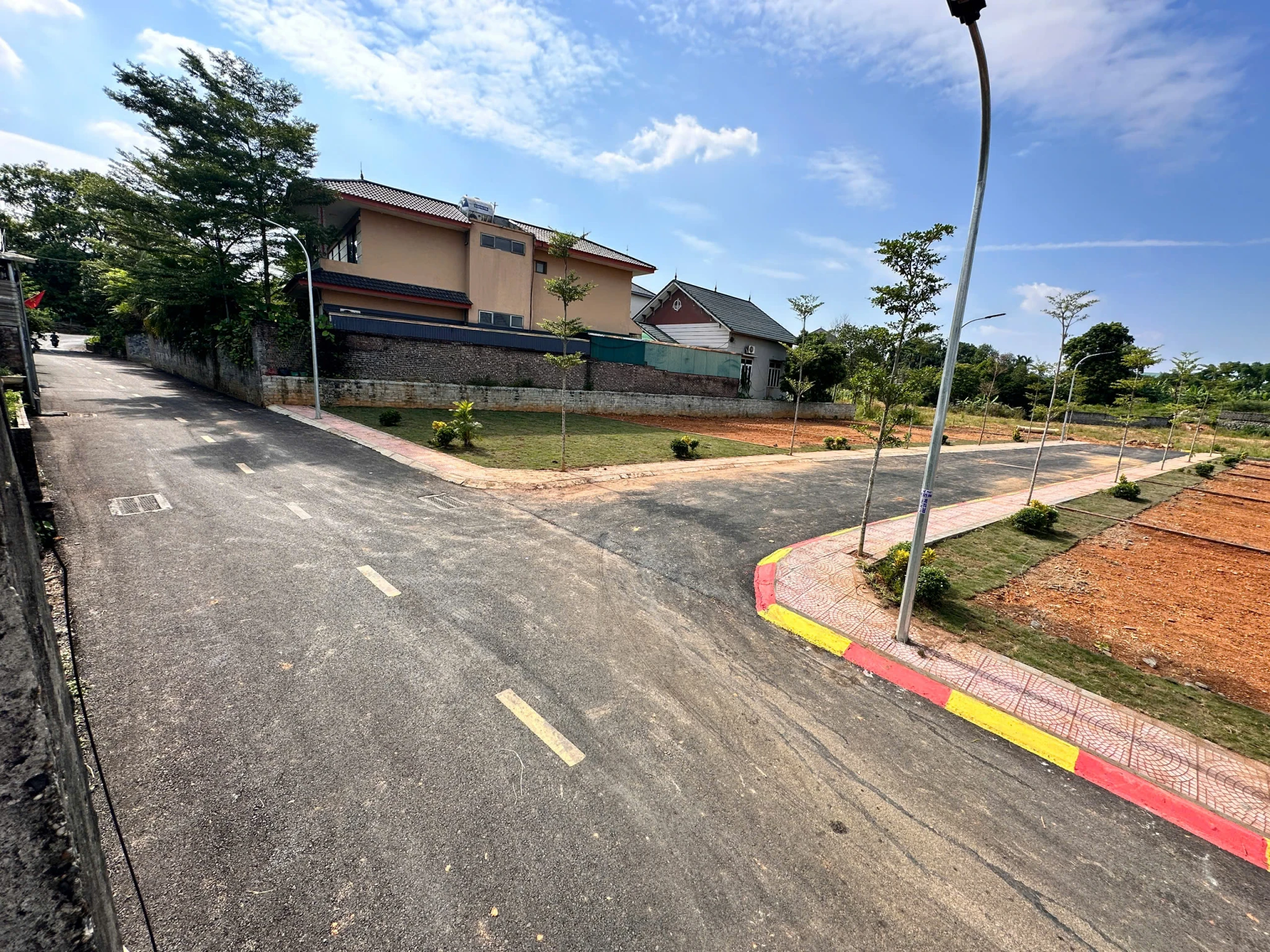 Bác nào đang kinh doanh nhà trọ gần các trường Đại học chuẩn bị di dời, quan tâm quỹ đất vàng cổng ĐHQG Hòa Lạc alo em!