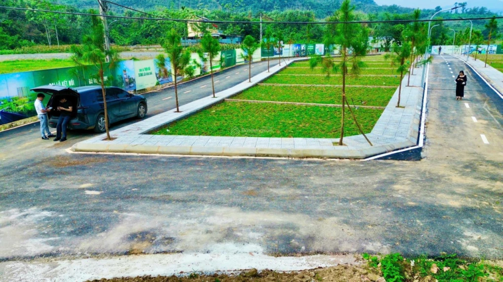 Chính chủ e bán gấp lô đất 100m full thổ cư làn 2 ql21,áp sát khu đất đấu giá.