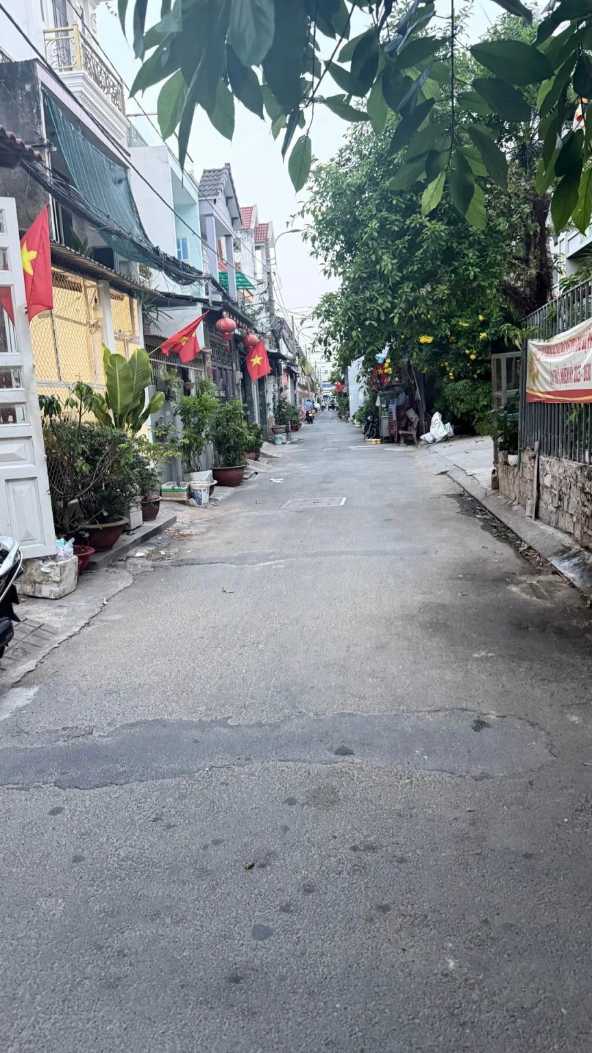 NHÀ ĐẸP BÌNH TÂN - GIÁP QUẬN 6- HẺM 4M - SỔ HỒNG RIÊNG  - 3,TỶ NHỈNH