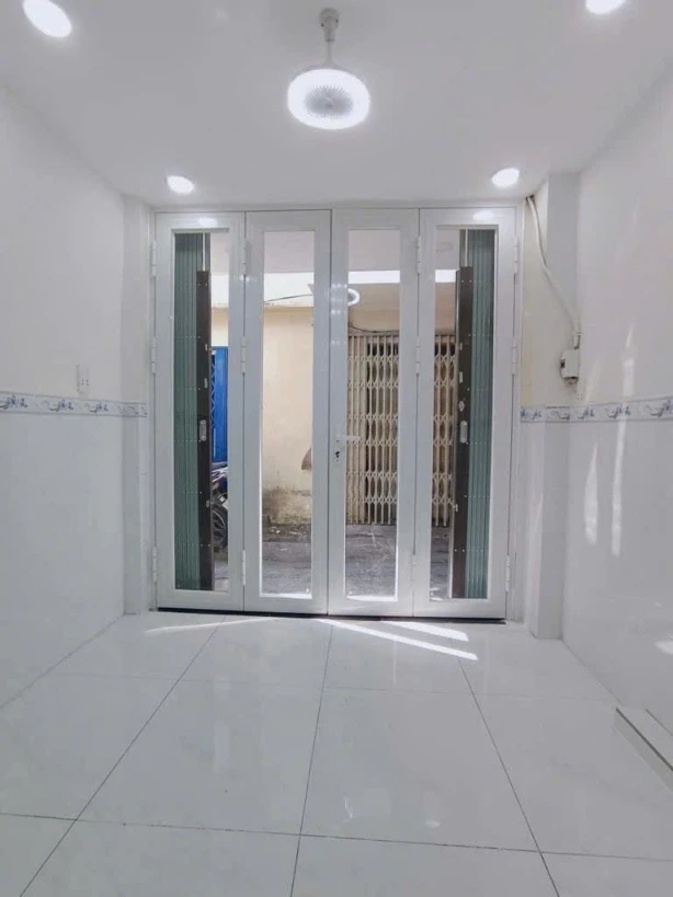 BÁN NHÀ MỚI - 2 TỶ HƠN - 3 TẦNG - SỔ HỒNG RIÊNG - GẦN BỆNH VIỆN CHỢ RẨY - QUẬN 11