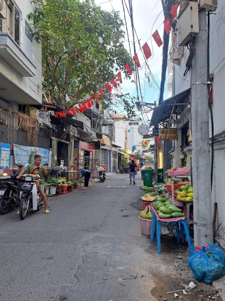 Nhà mặt tiền Hẻm xe hơi 4.3 × 20
Hẻm sạch sẽ _Sát lâm văn Bền. Nhà có dòng tiền _khu vực kinh doanh sầm uất