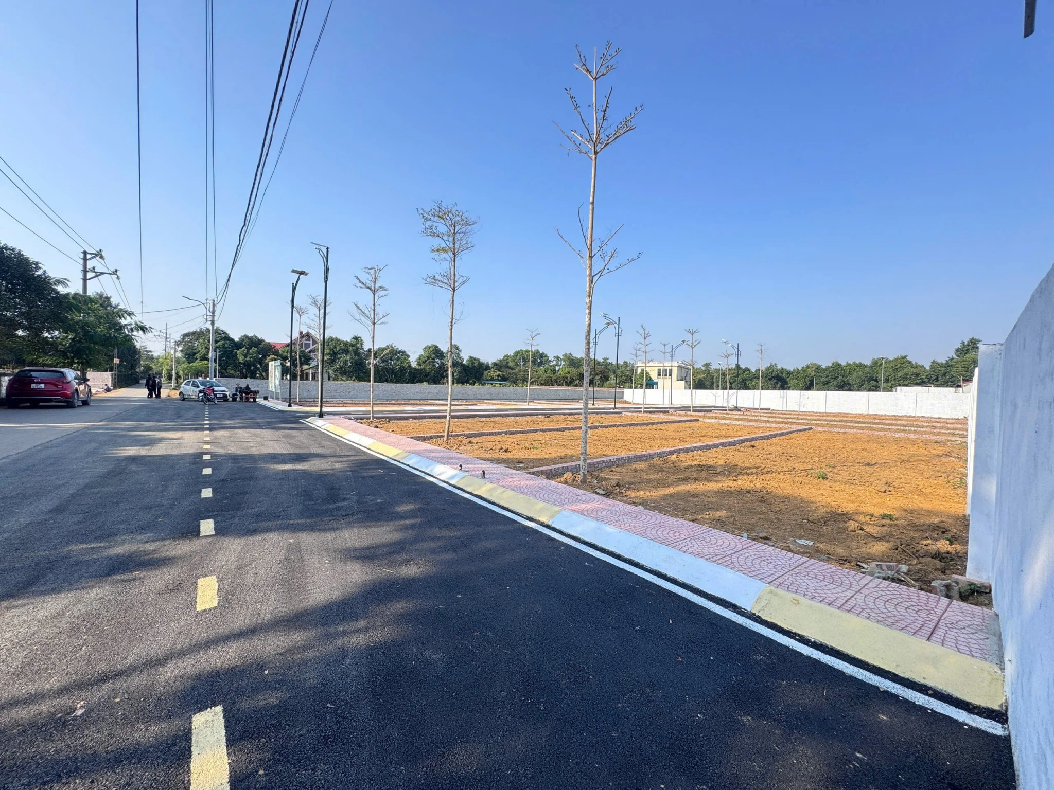 Chỉ 2,5 tỷ /lô 100m ,tại cnc Hòa Lạc,đường thông 2 xe tránh