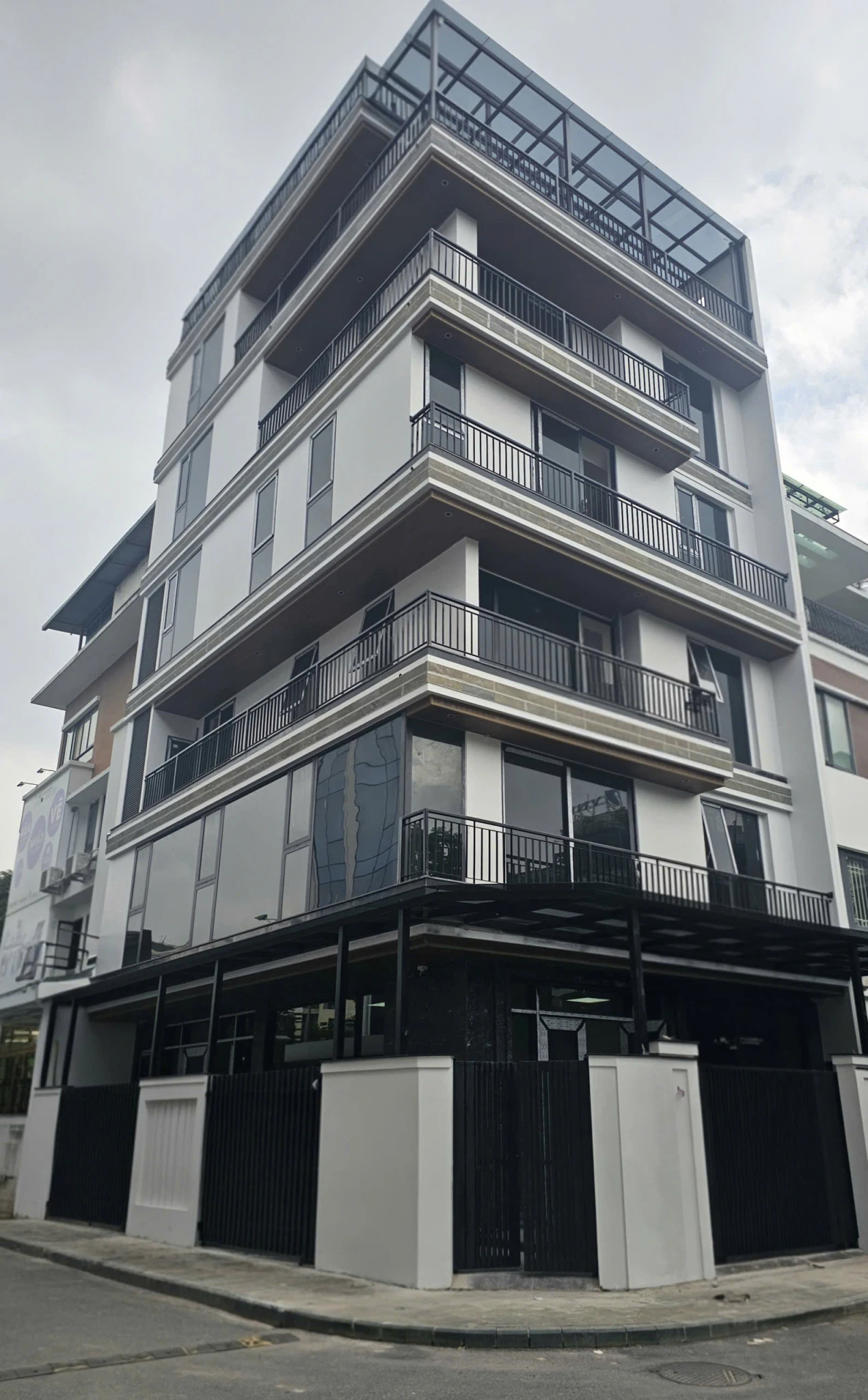 Cho thuê nhà, 87m2- 5.5T, Nguyễn Trường Tộ, Hàng Than, Trấn Vũ -31 tr