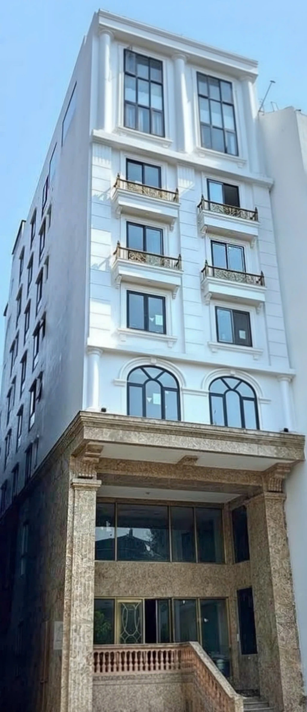 Cho thuê nhà, 102m2- 7T, Nguyễn Trường Tộ, Hàng Than, Trấn Vũ -46 tr