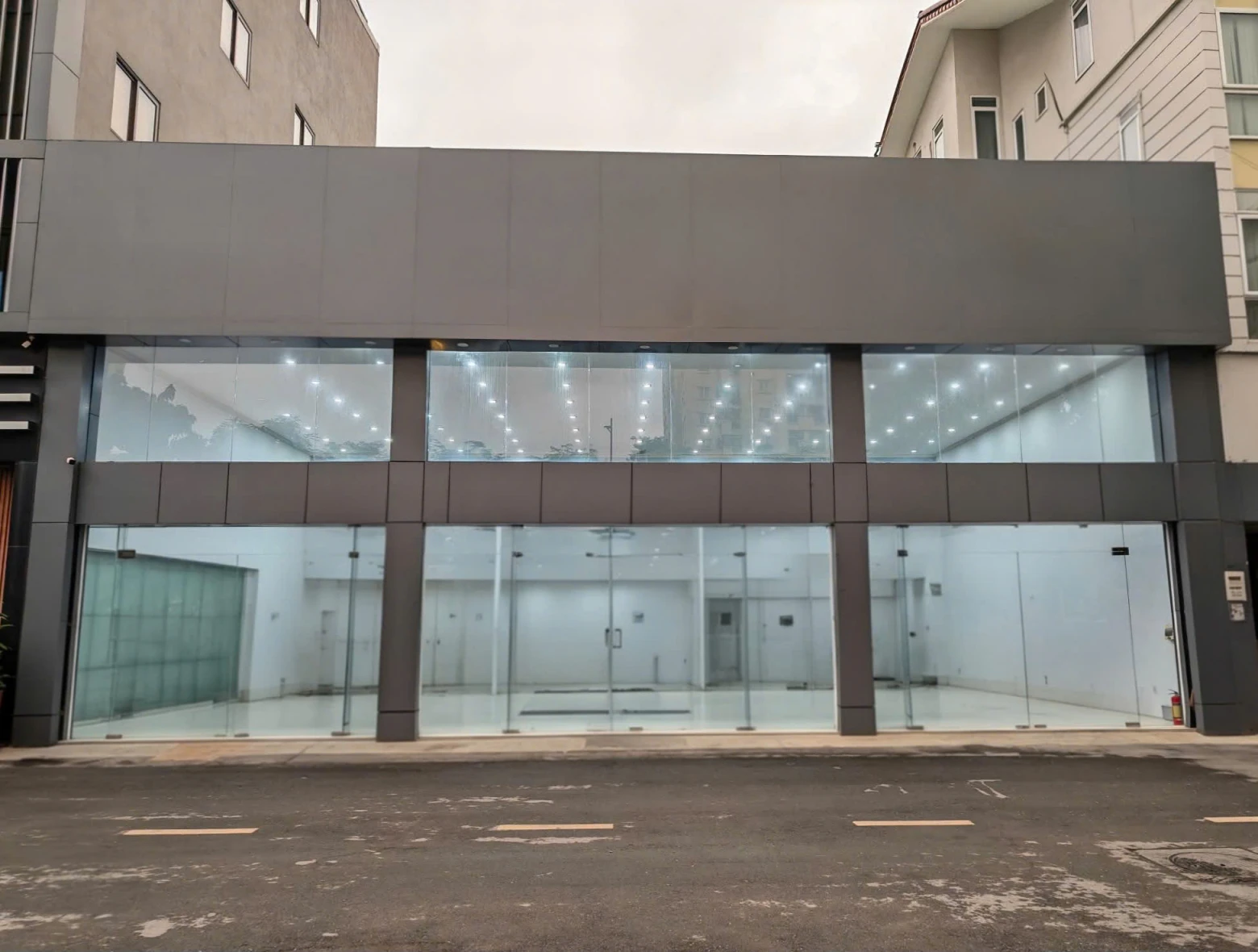 Nhà mình cho thuê nhà, Lê Trọng Tấn, Hoàng Văn Thái,, 162m2x 2T -28 tr