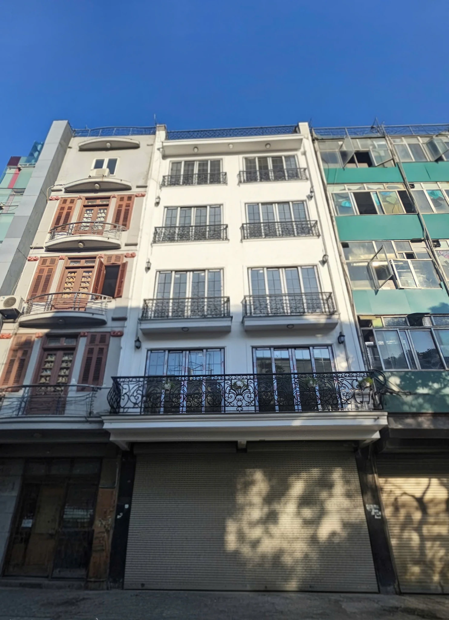 Cho thuê nhà, 103m2_ 5T; Huỳnh Thúc Kháng, Nguyên Hồng, Đống Đa -24 tr