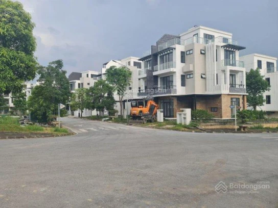 SÓC  BT Phú Cát City, DT 190m2, giá 75tr/m2, sổ đỏ không lỗi phong thủy.