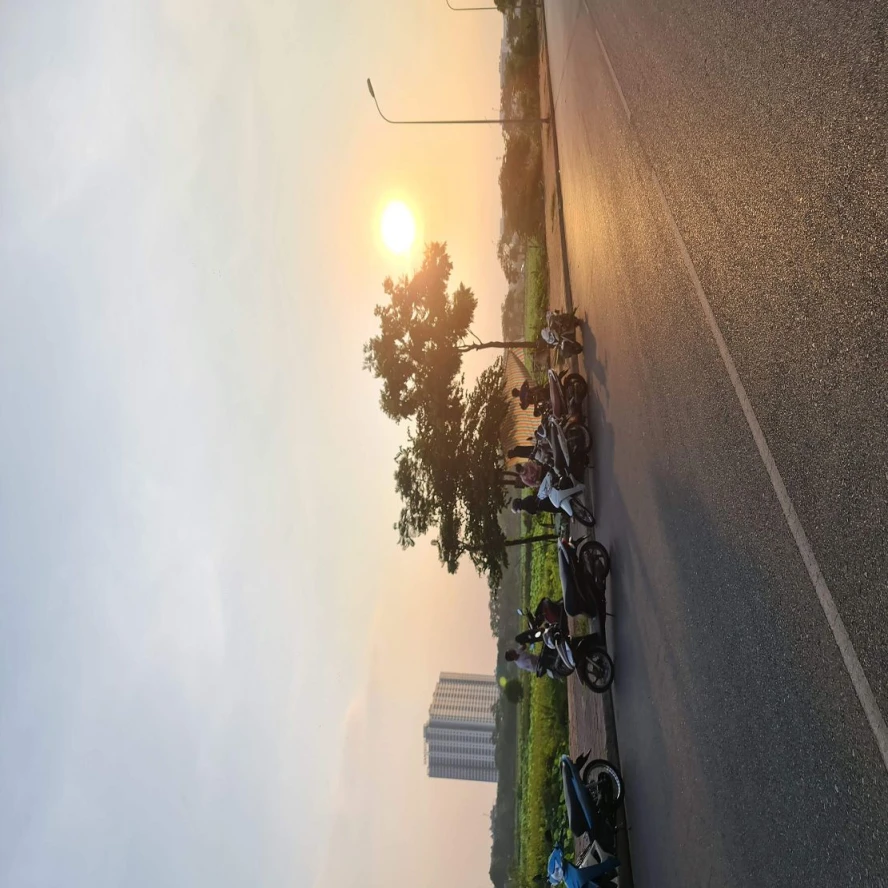 Nhà 5 tầng mặt phố kinh doanh sầm uất tại Trâu Quỳ, Gia Lâm. 80m2, mt 5m. Lh 0989894845