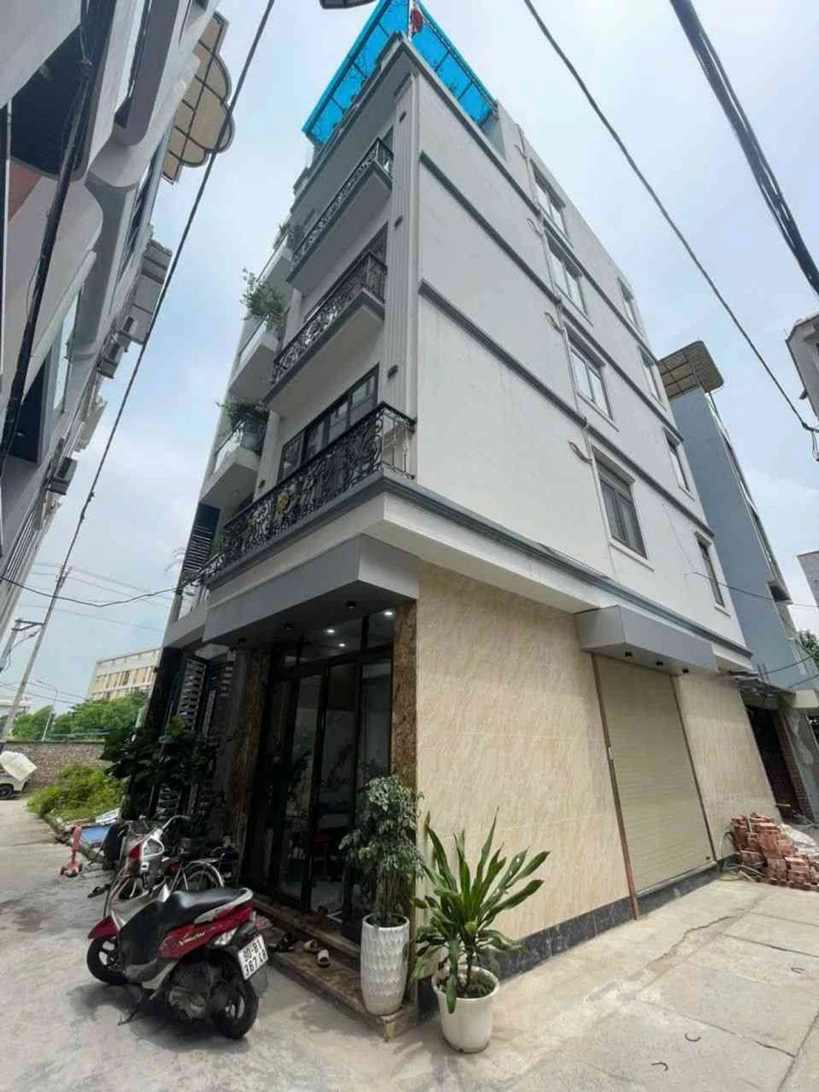 Bán nhà Trâu Qùy 9.1 tỷ 40m lô góc Ô TÔ đỗ cửa
