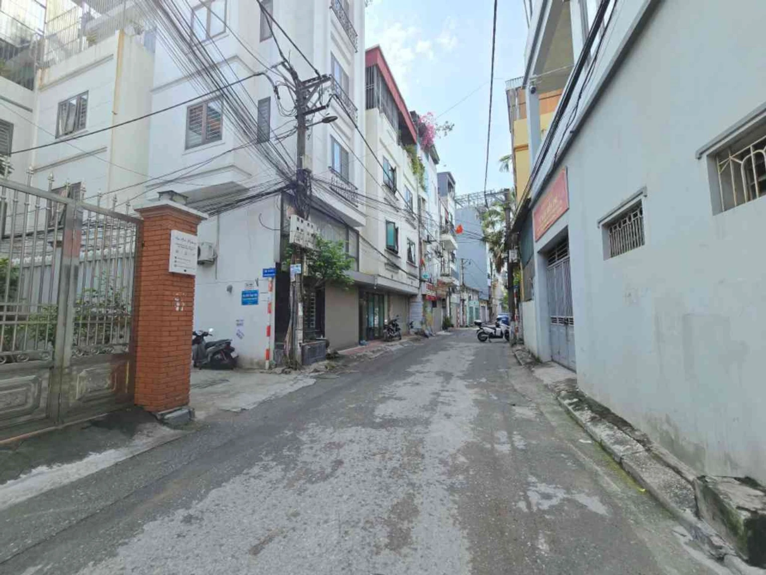Thạch Bàn 7.5 tỷ lô góc,ô tô đỗ cửa,sổ đỏ Long Biên