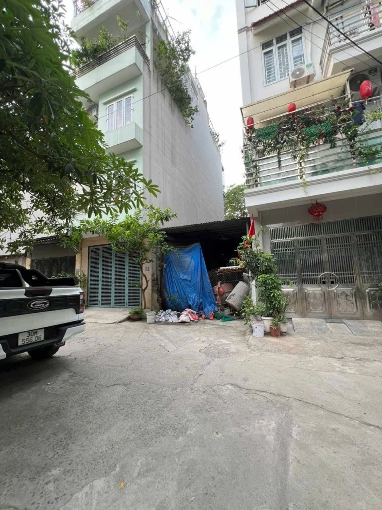Tin thật bán đất phố Trạm long Biên 10 tỷ 70m ô tô đỗ cửa