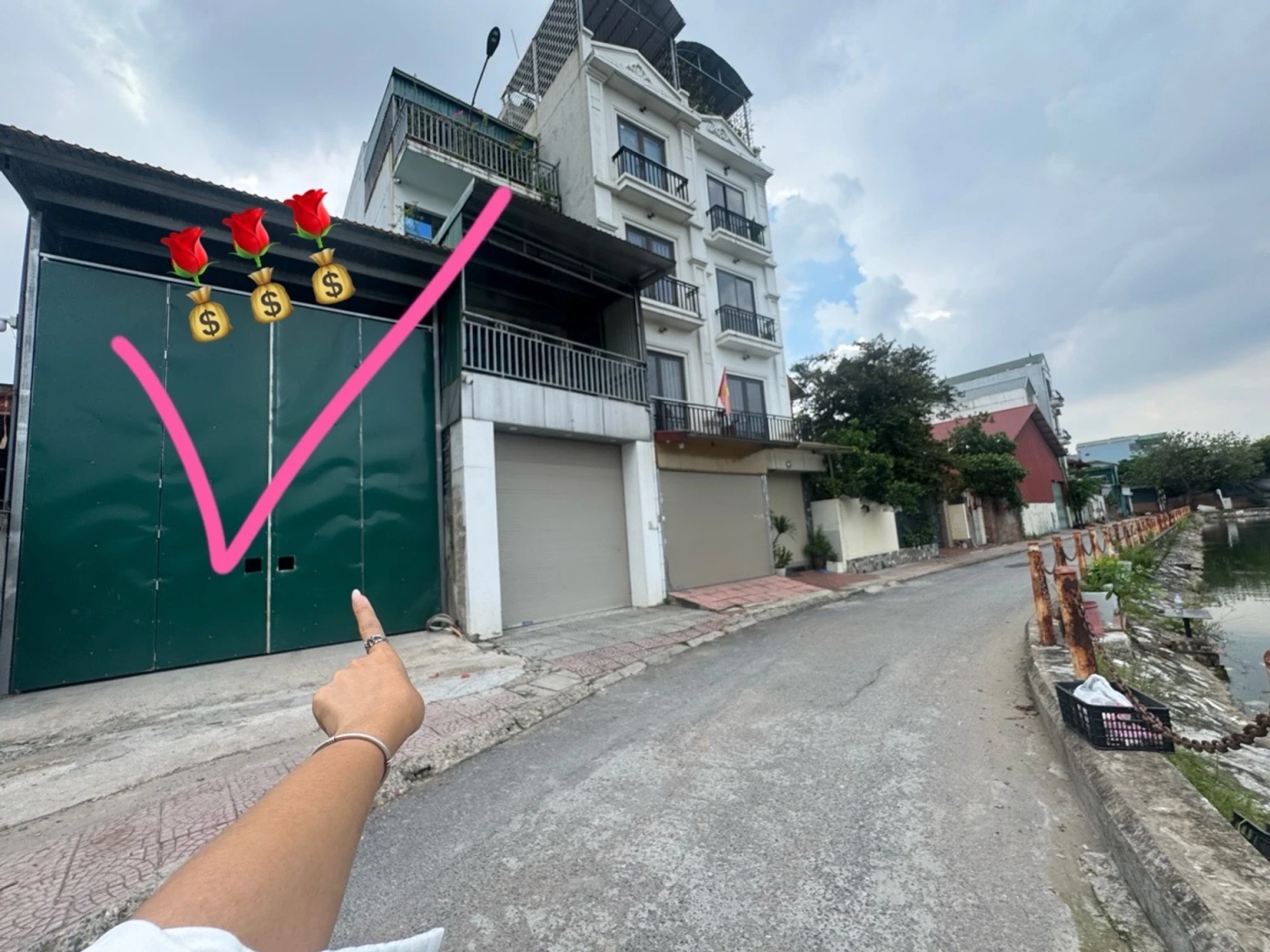 Bán Nhà Bát Khối 11 tỷ 86m ô tô đỗ cửa,vỉa hè view hồ