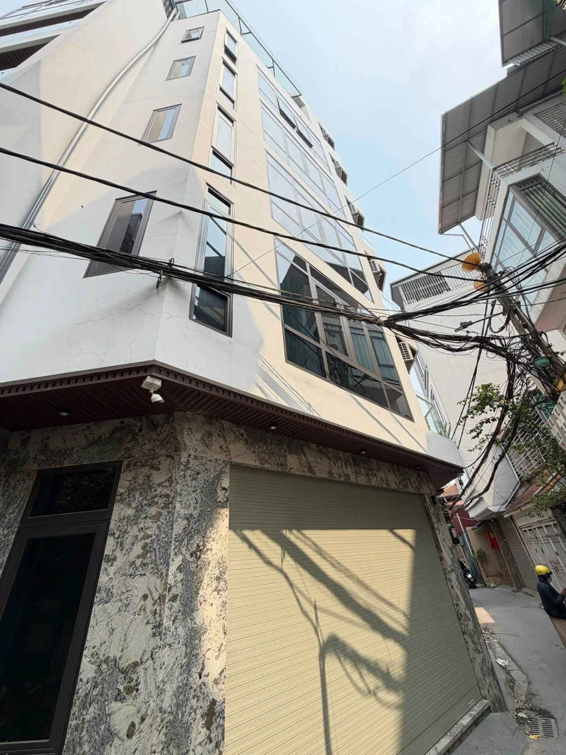 Giá mềm 14 tỷ 50m lô góc ngõ ô tô Nguyễn Văn cừ,Long Biên