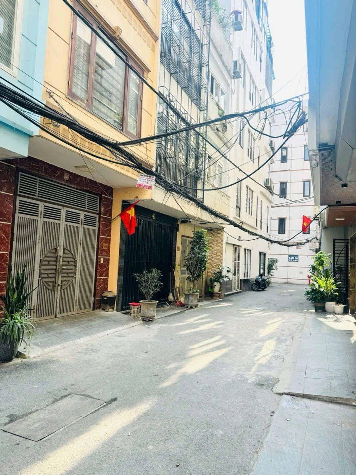 Hoa Hậu Ngọc Thụy 7 tỷ 35m ô tô đỗ cửa,long biên