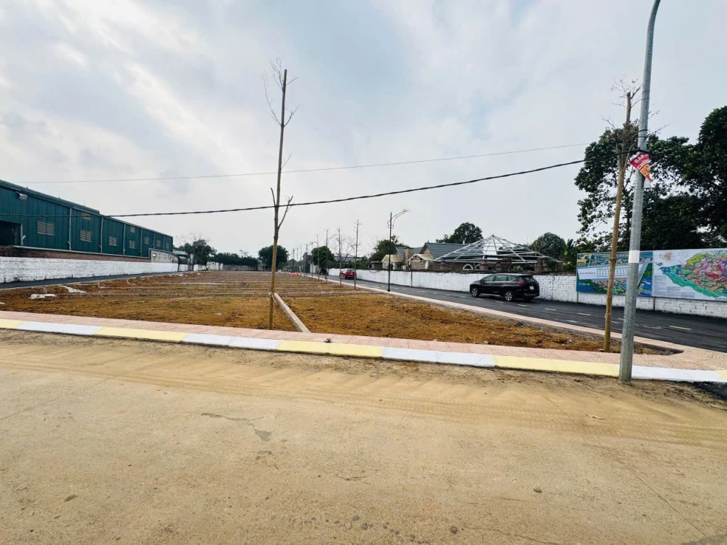 Đột phá lô đất 100m2 gần Bình Yên, khu vực trung tâm Hòa Lạc. Phù hợp xây trọ, đầu tư sinh lời, kết nối Metro 5 – Quốc Lộ 21. Liên hệ xem đất ngay.