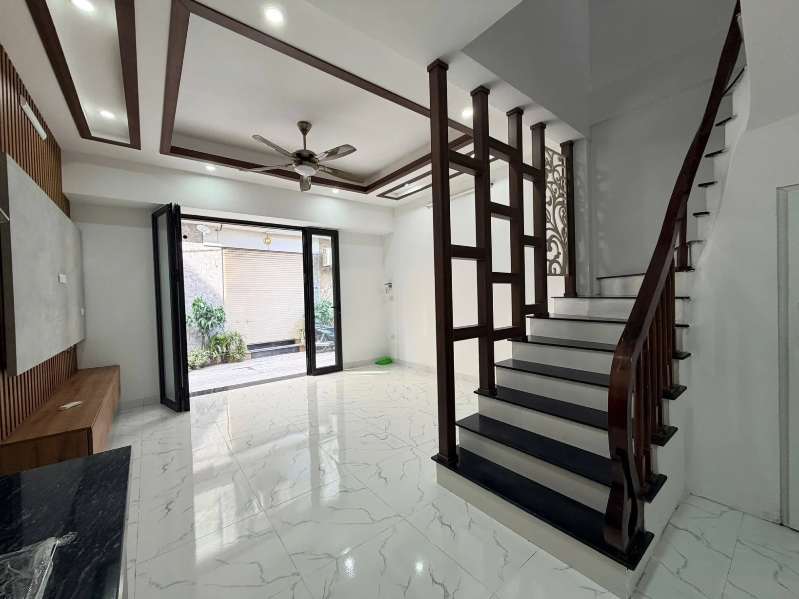 Bán Nhà Thạch Bàn - Cổ Linh - Lô Góc Rộng Thoáng, 33m2 ,5T chỉ 6,95 tỷ