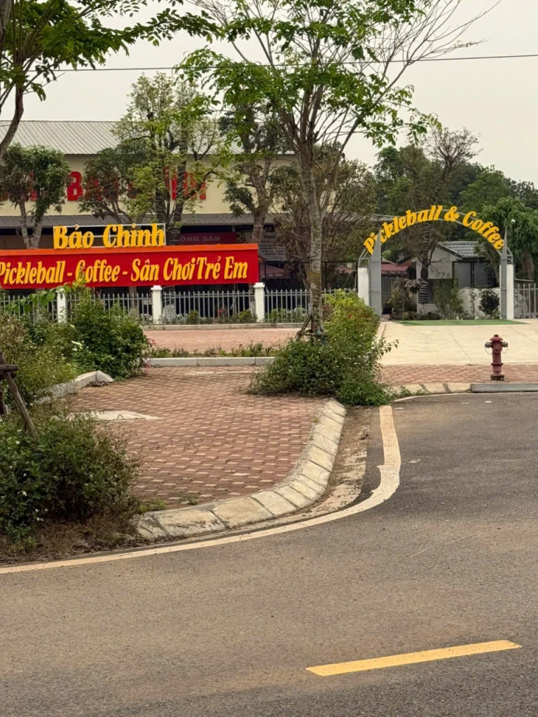 TRỤC CHÍNH KINH DOANH TỐT SÁT ĐẤT ĐẤU GIÁ HOÀ LẠC  GIÁ 3.3 TỶ