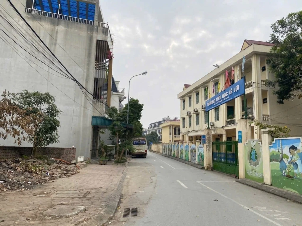 SHOCK ĐẤT  GẦN TÂN XÃ ĐỐI DIỆN TRƯỜNG HỌC CHUNG TƯỜNG DỰ ÁN ĐẤU GIÁ LÀN 2 ĐƯỜNG 21