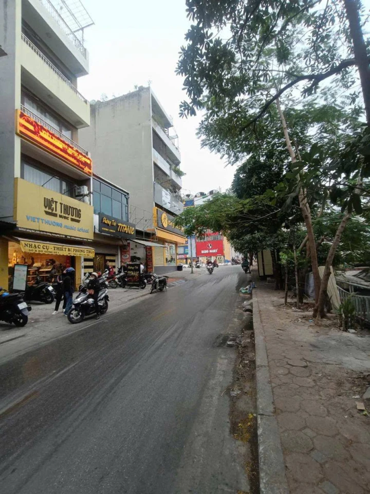 104m2 Đất Mặt Bờ Sông Sét - Trương Định: Vỉa Hè, Ô Tô Tránh - 21.5 tỷ